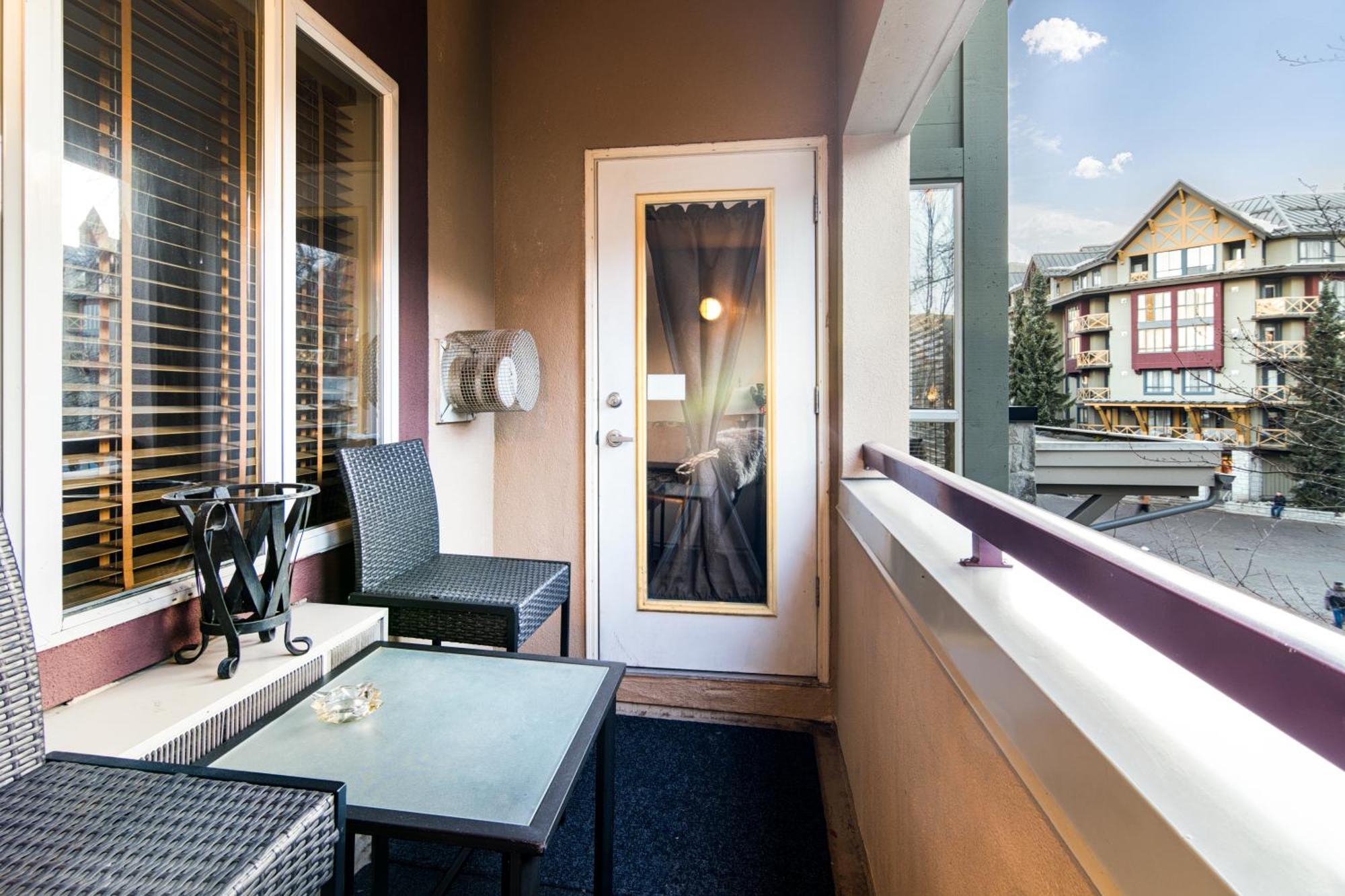 Town Plaza Suites By Golden Dreams Whistler Exteriér fotografie