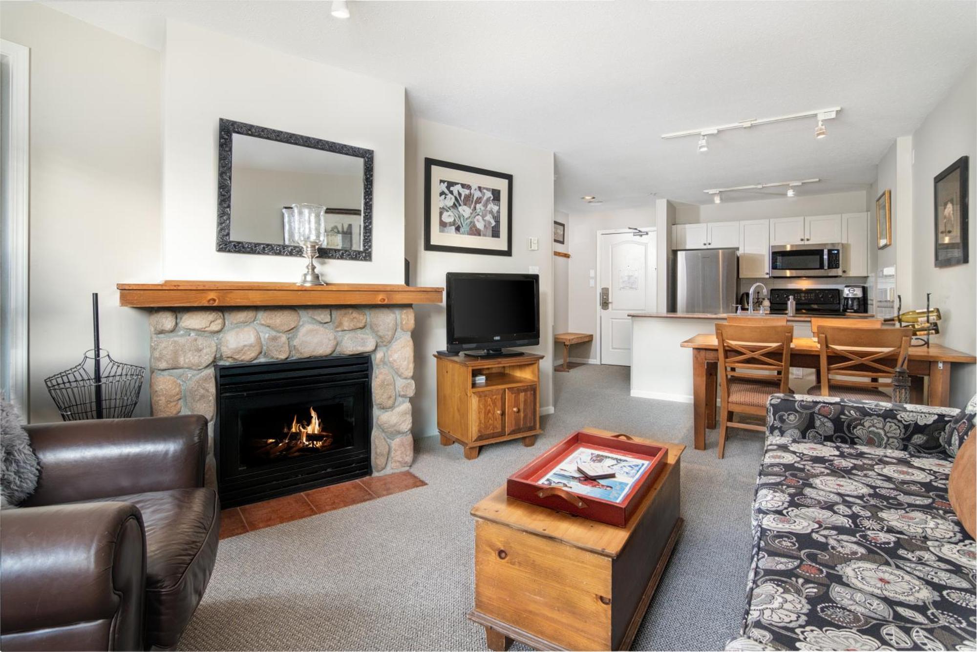 Town Plaza Suites By Golden Dreams Whistler Exteriér fotografie