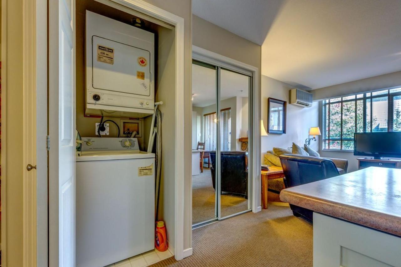 Town Plaza Suites By Golden Dreams Whistler Exteriér fotografie